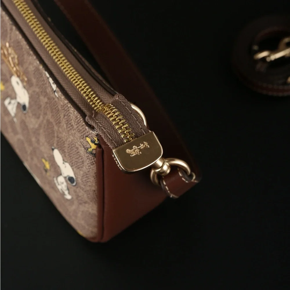 Coach x Peanuts Snoopy Signature Hobo Bag - Picture 4 of 8